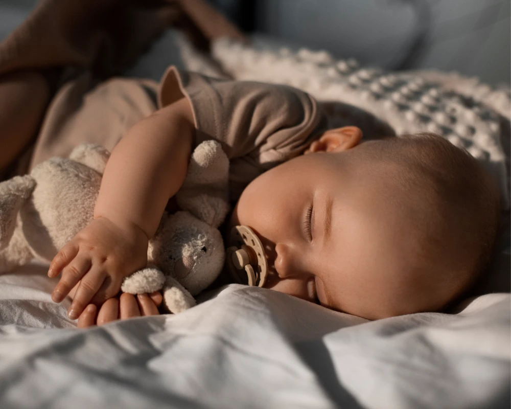 bassinet that rocks baby to sleep