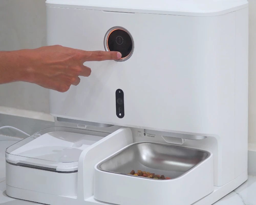 automatic pet food dispenser